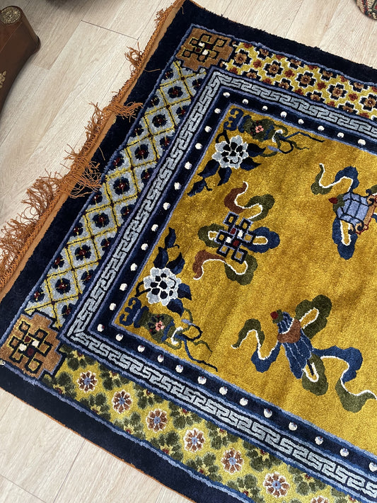 Luxurious mid-century silk rug from China with extraordinary shimmer and sophisticated minimalist design on floor