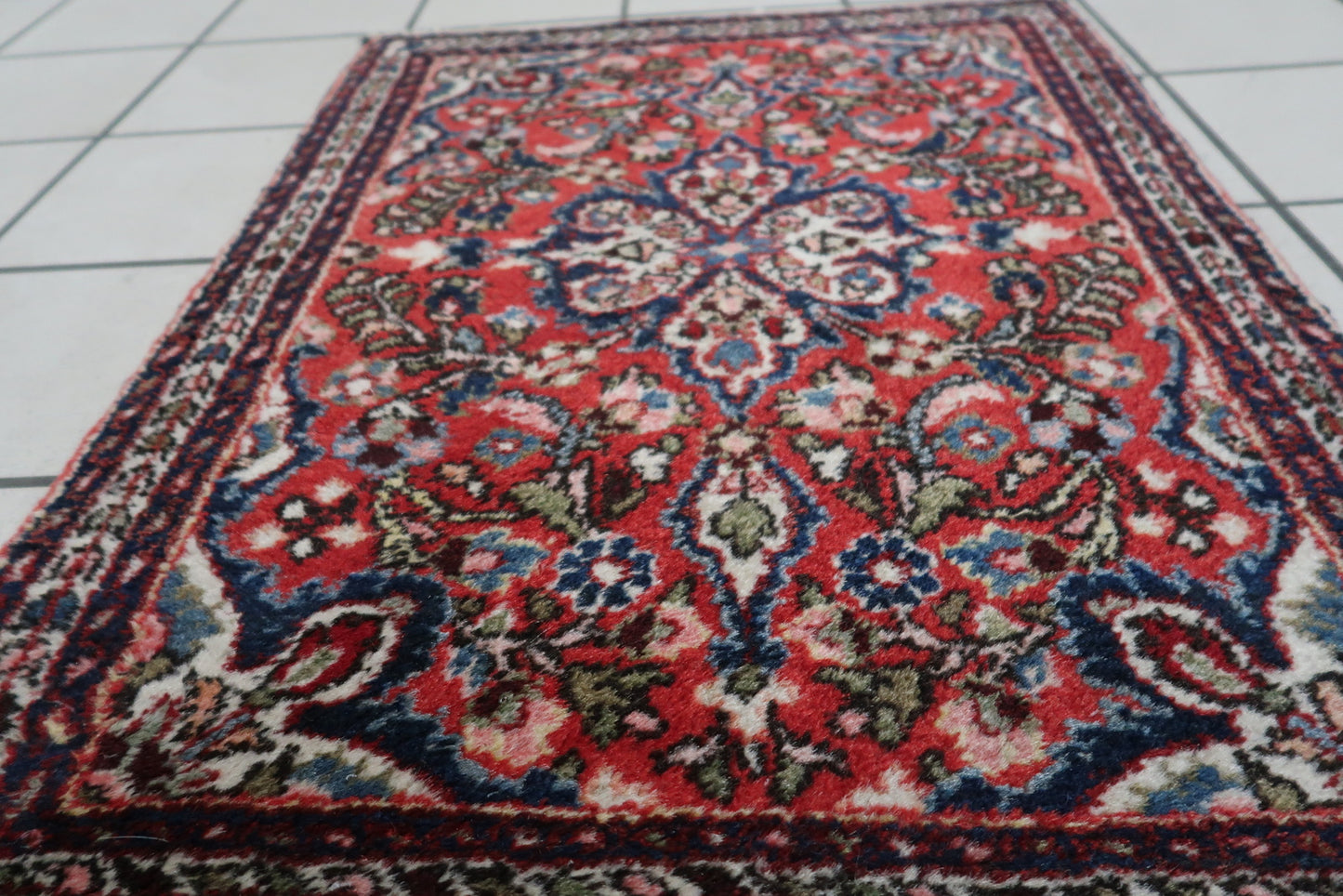 Woolen Texture - Collectible Sarouk Rug