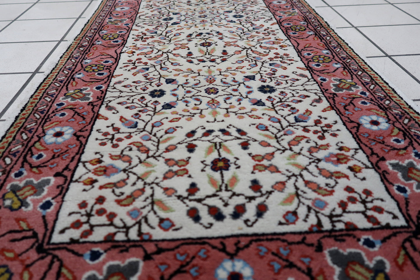 Vintage Indian Agra Rug - Artistry in Detail 3