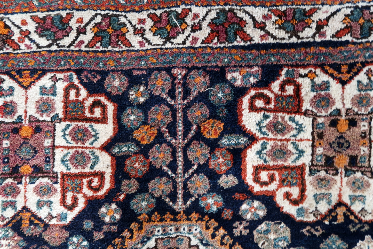 Handcrafted Wool Rug - Persian Artistry