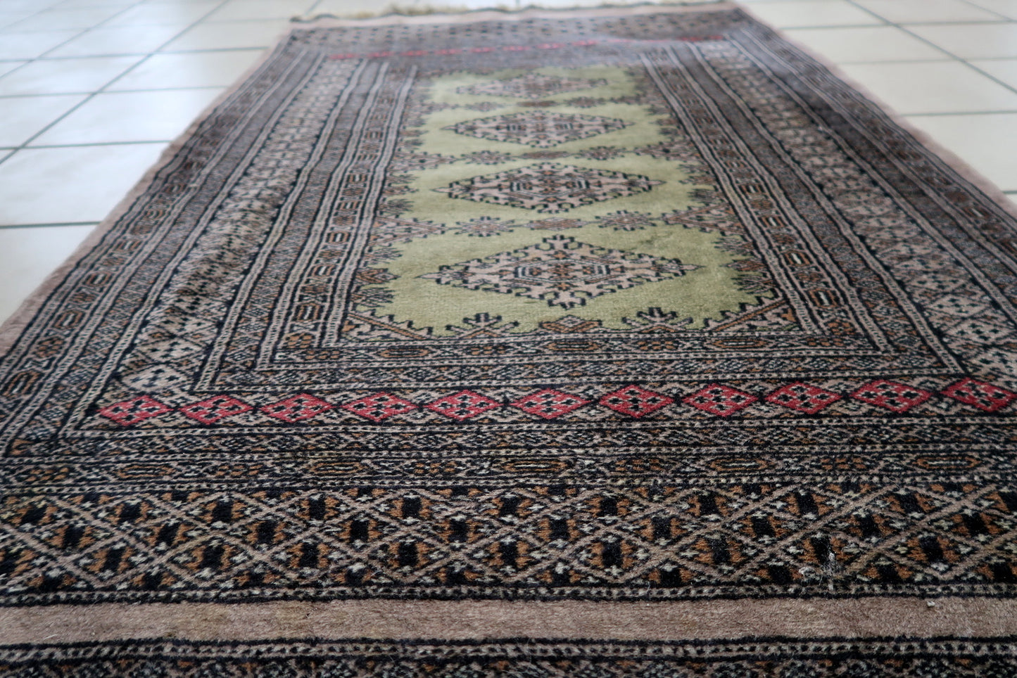 Close-up of color contrast in the gul motifs