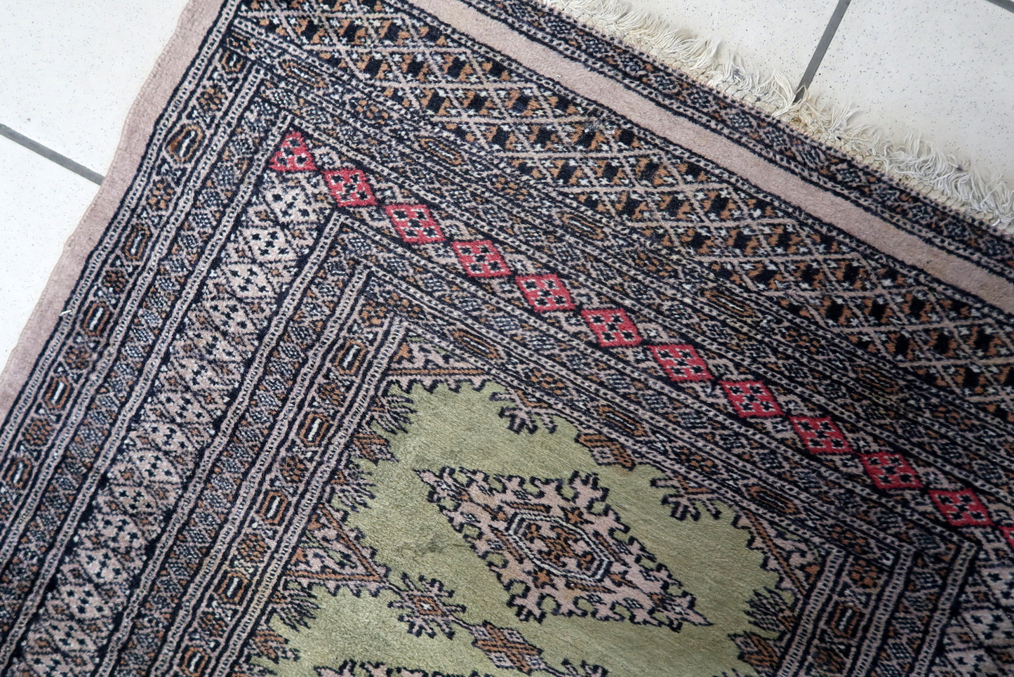 Close-up of repeating gul medallion patterns
