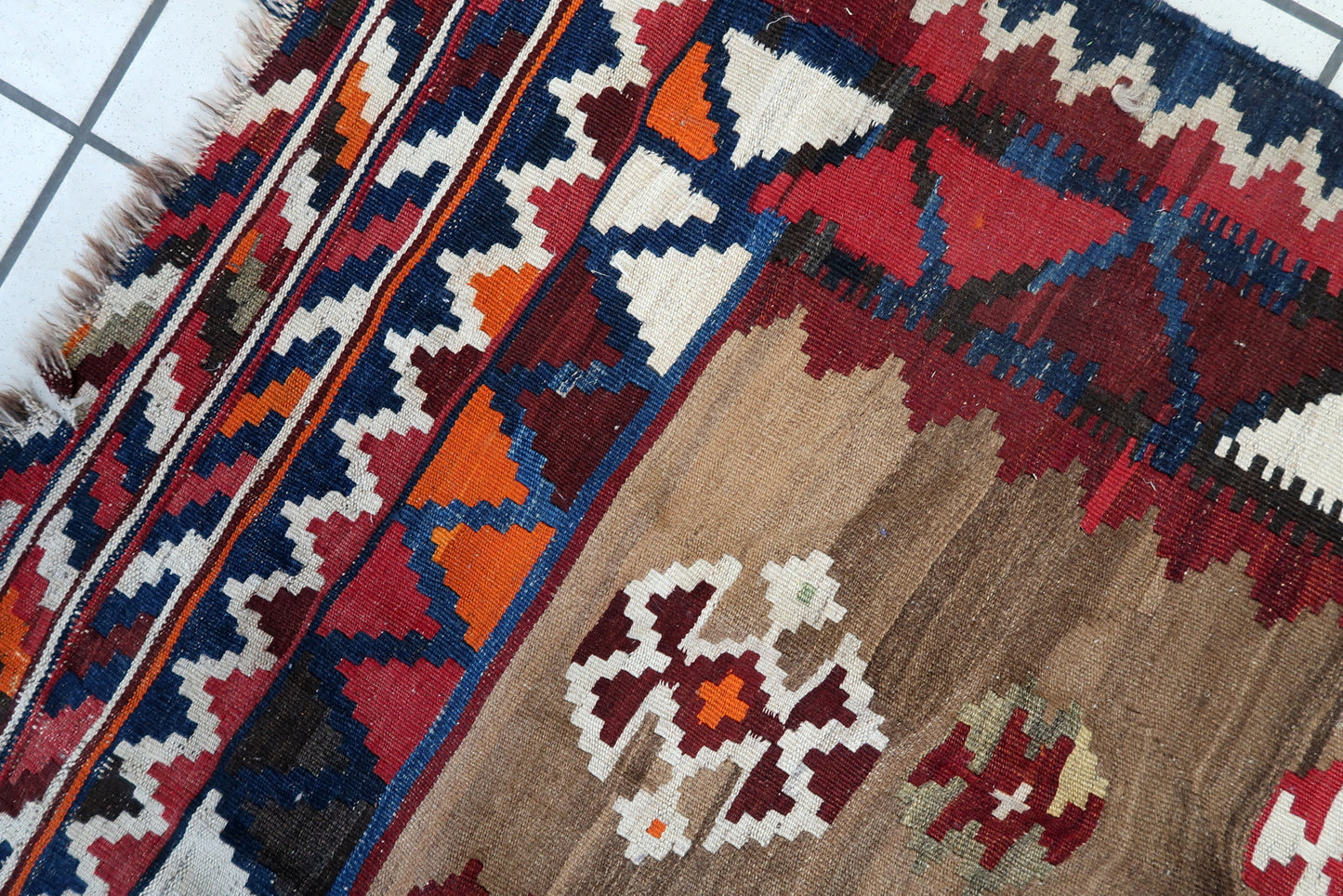 Geometric vintage rug in warm earthy colors