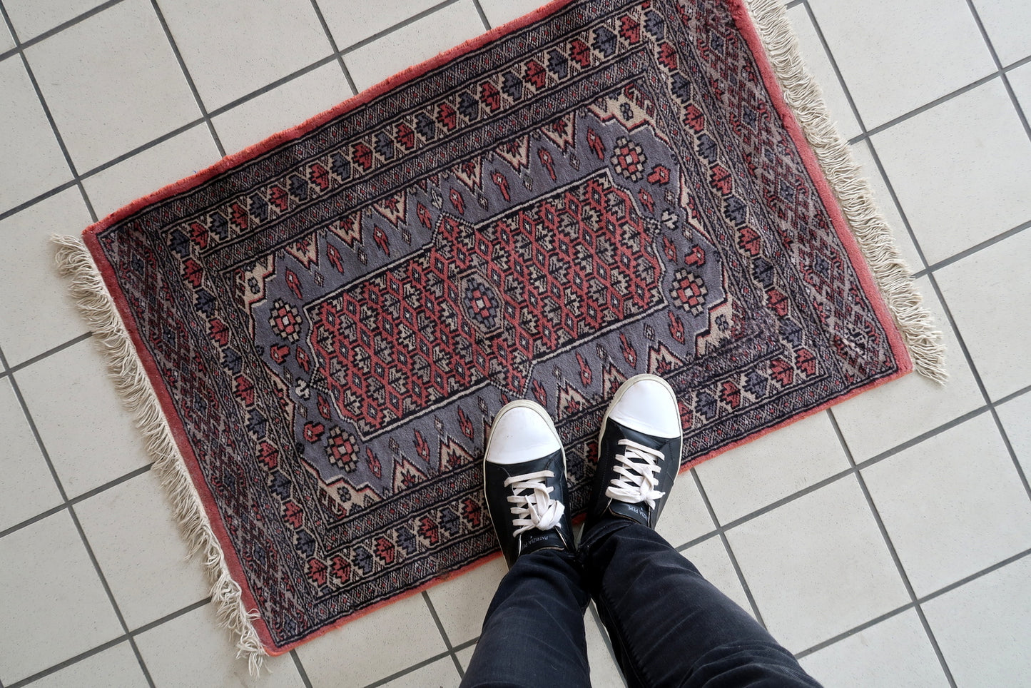 Detailed geometric motifs rug