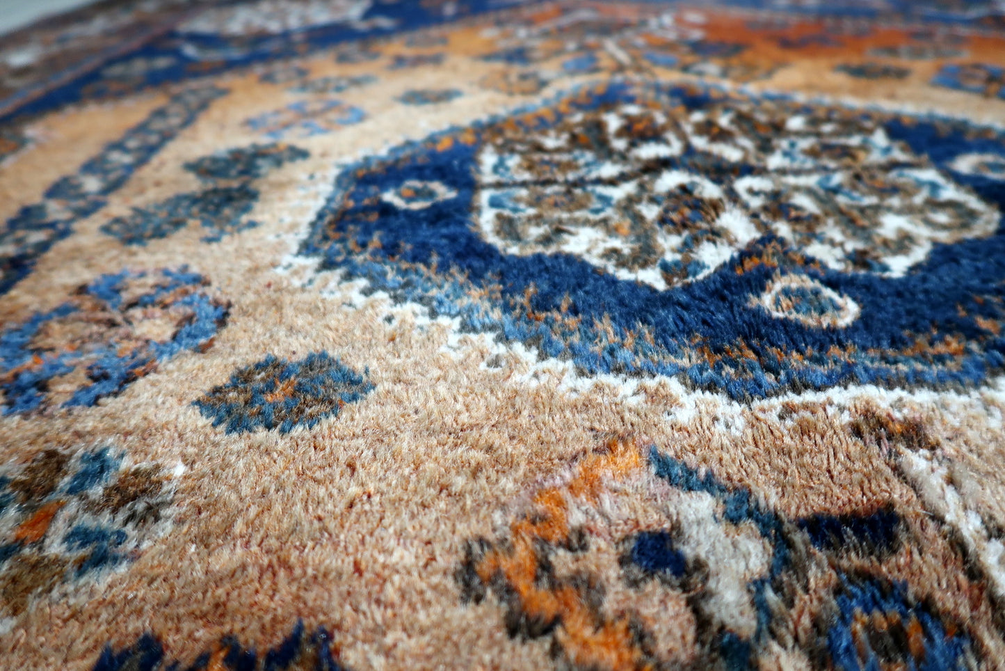 Early 20th century South Persian nomadic carpet, 155 x 207 cm, with ivory spandrels and multi-border.