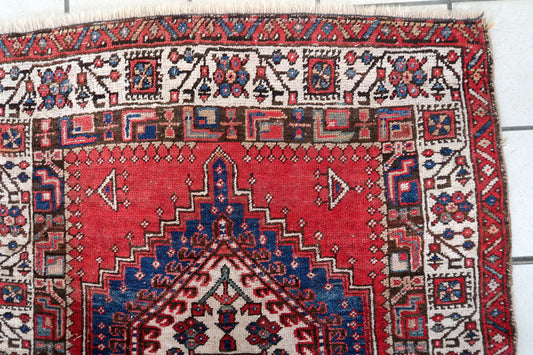 Antique Serab Wool Runner, Crimson Field & Stepped Medallions, c. 1920s — 3'1" × 6'8" — 1C1284