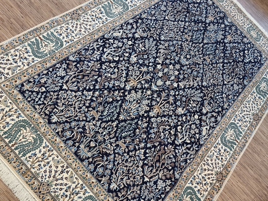 Hand-knotted Persian Nain 6La rug close-up