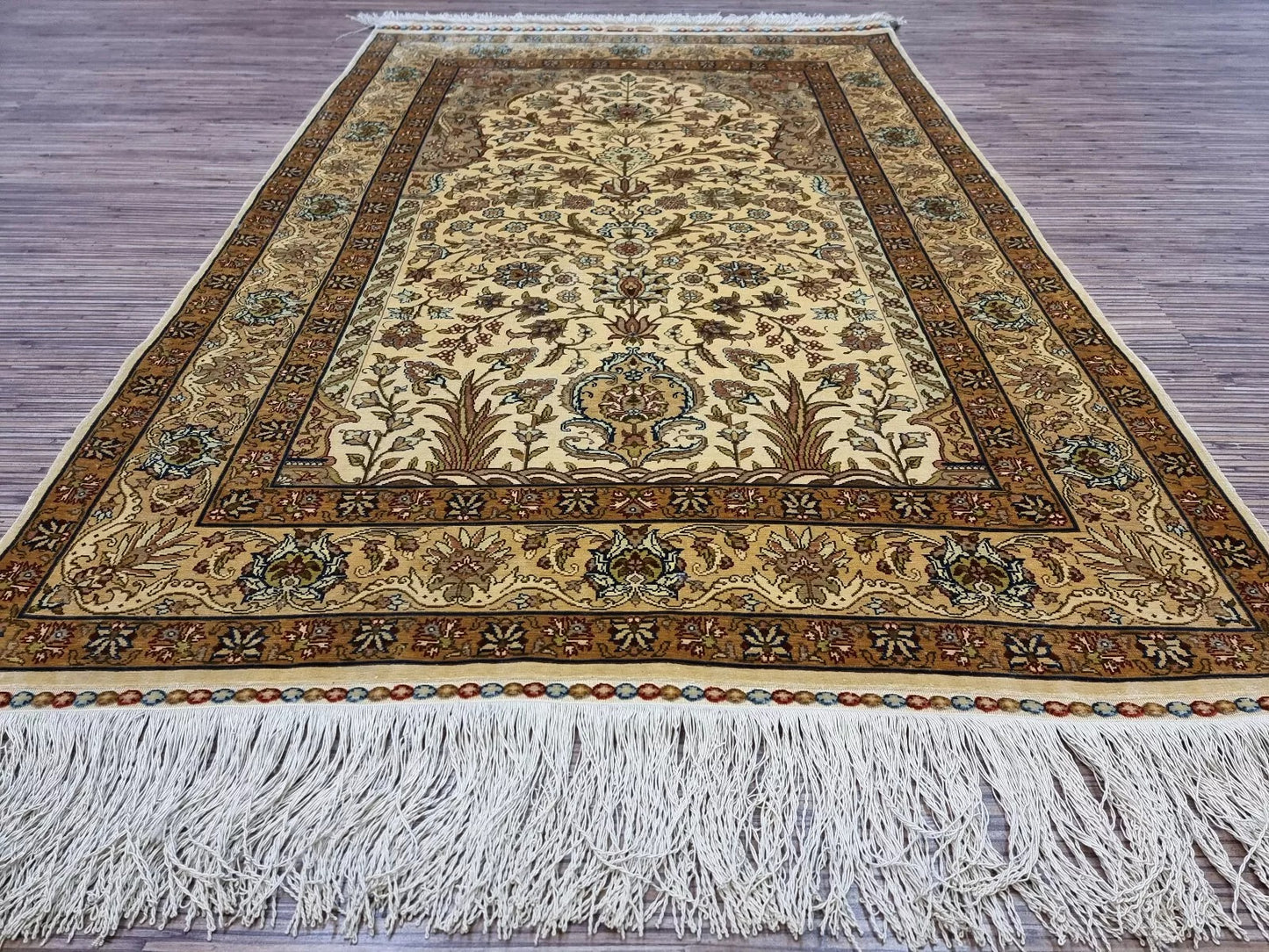 Vintage 1970s Turkish silk prayer rug in excellent condition