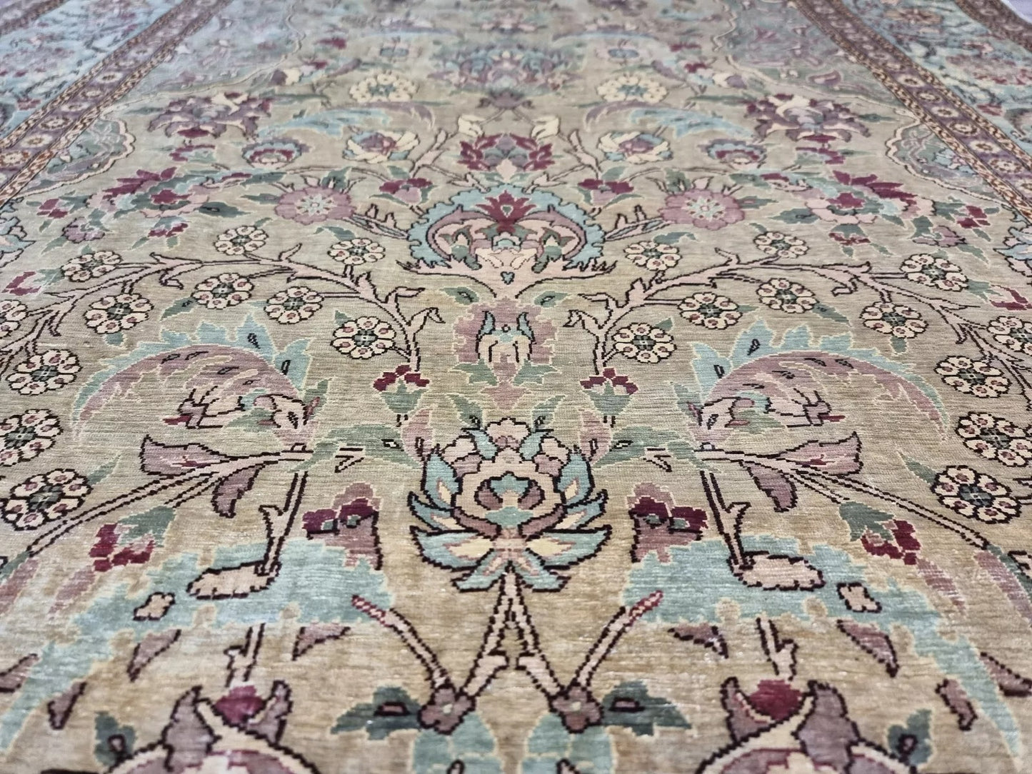 Soft and luminous texture of the 100% silk Hereke prayer carpet