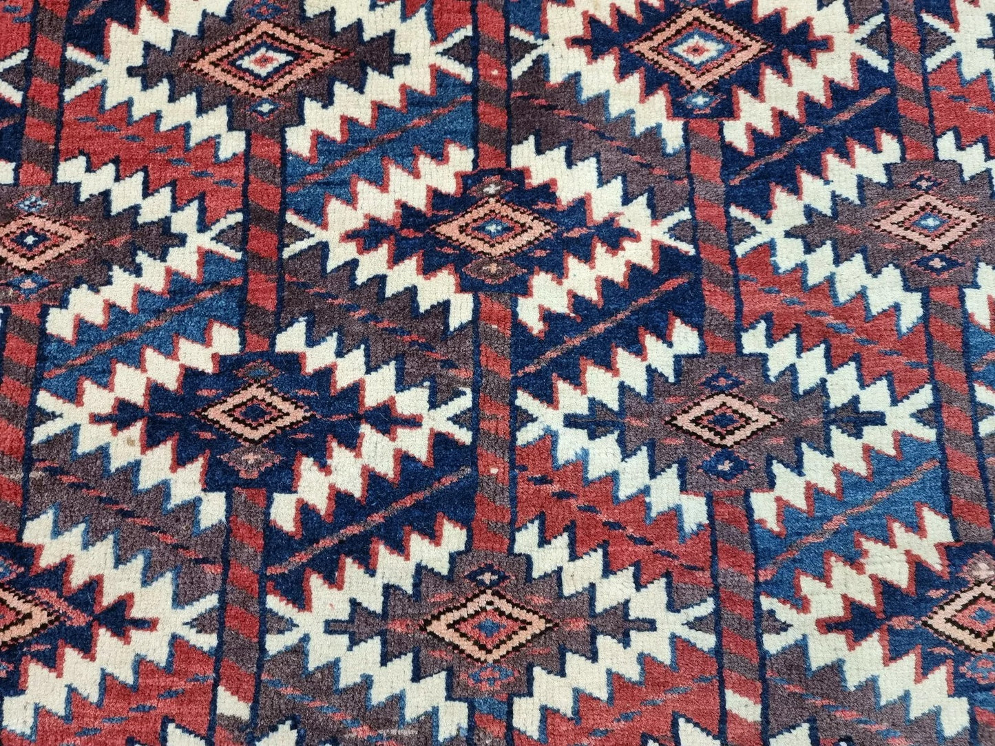 Side view showing the rug’s thickness and weave quality