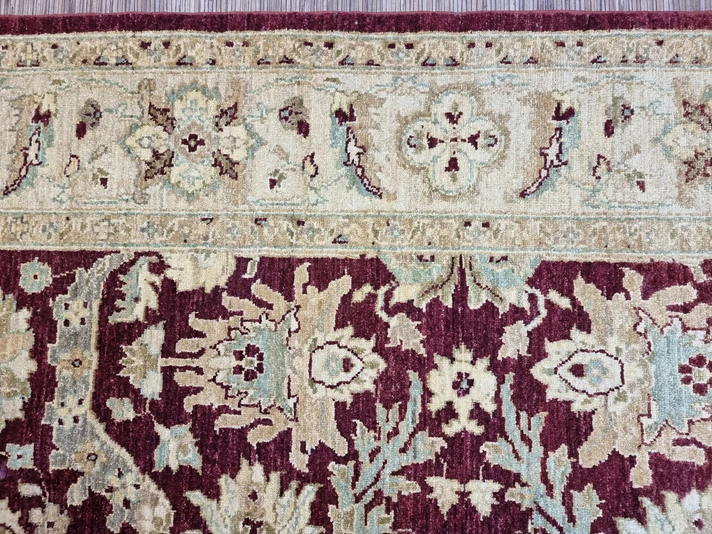 Floral wool rug with light rust border