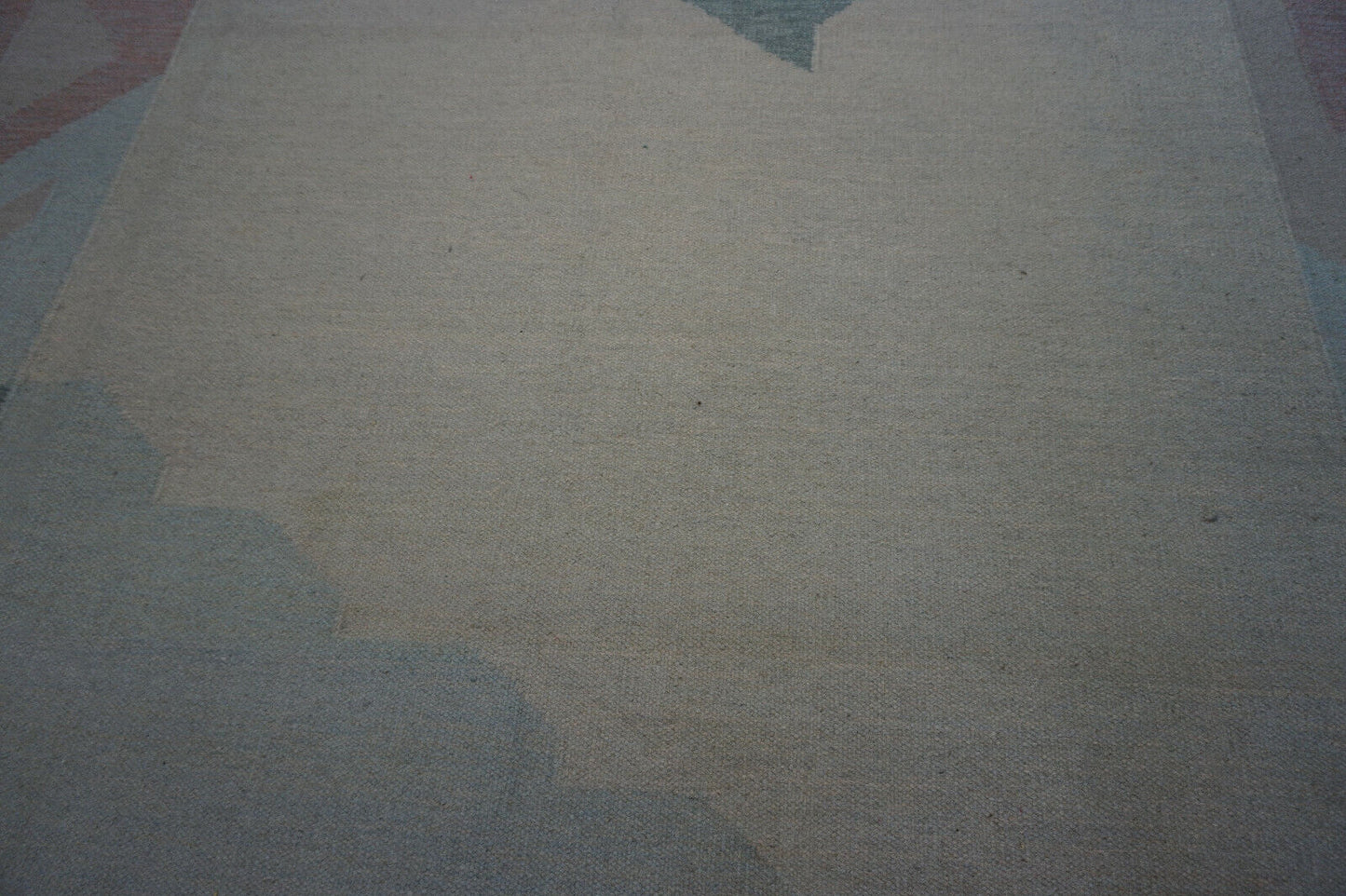 Timeless design meets 1970s flair in this Handwoven Indian Dhurrie Kilim Rug (8.4' x 9.6').
