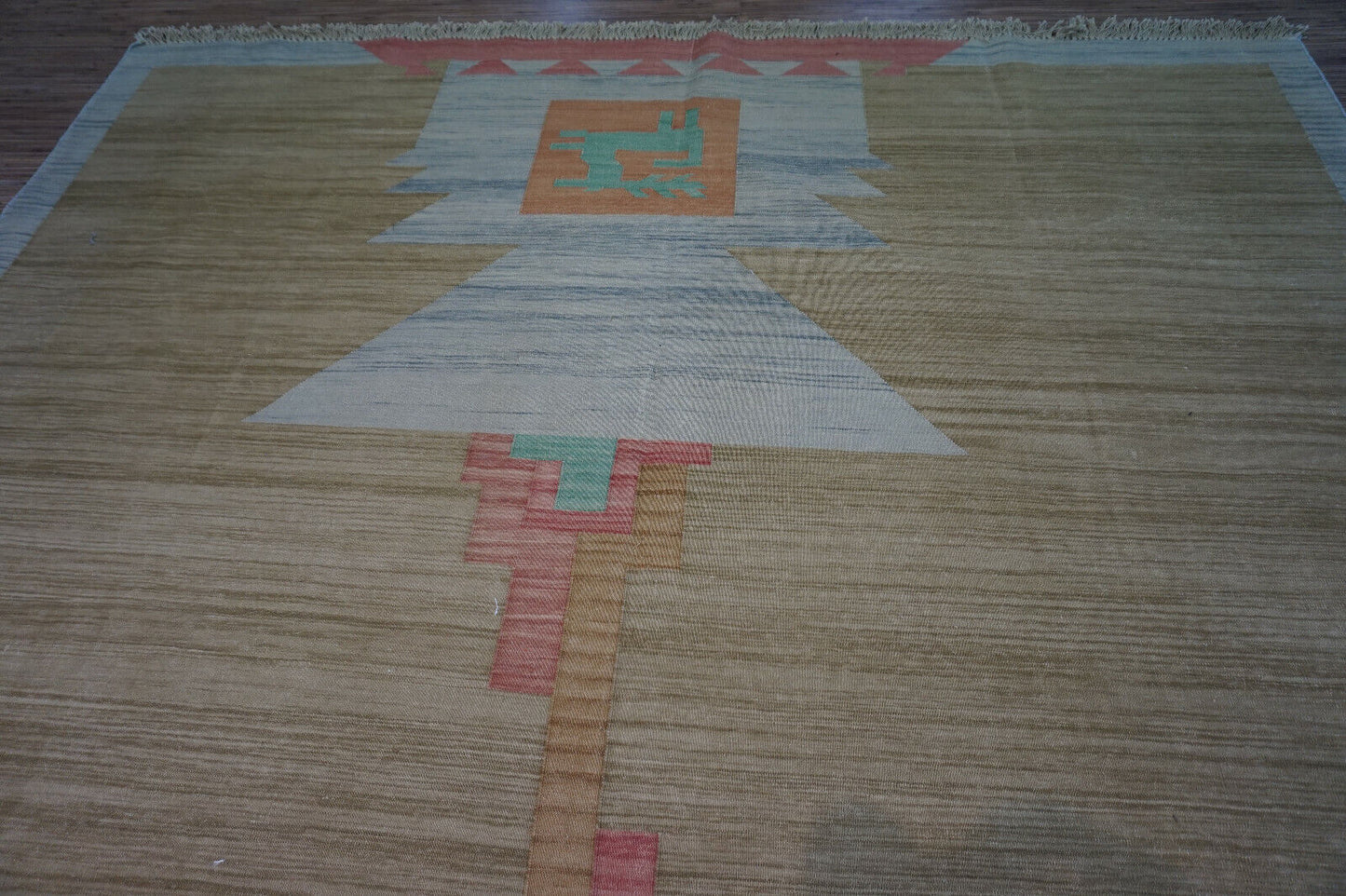 Versatile beauty: Handwoven Indian Kilim Rug (6.5' x 8.2') complements both traditional & contemporary spaces.