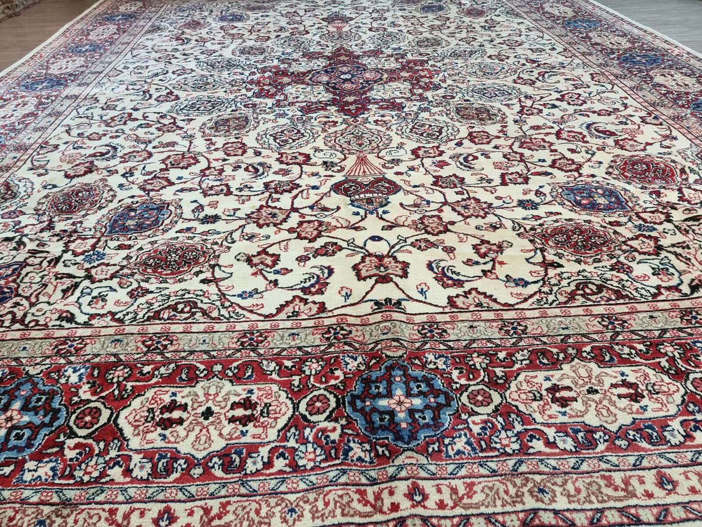 Detailed Pattern on Handmade Vintage Persian Sarouk Rug - 1970s