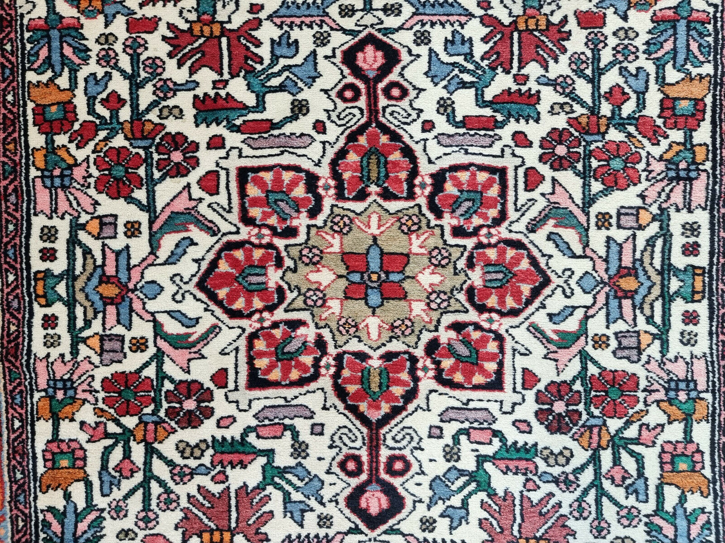A Conversation Starter: Own a piece of history: Vintage Persian Style Bidjar Rug (3.4' x 5') with a captivating design (1970s).