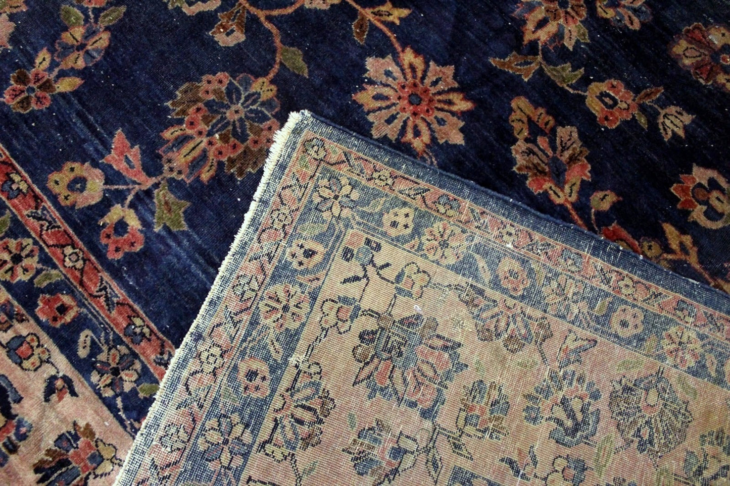 Persian Sarouk rug border with intricate decorative elements