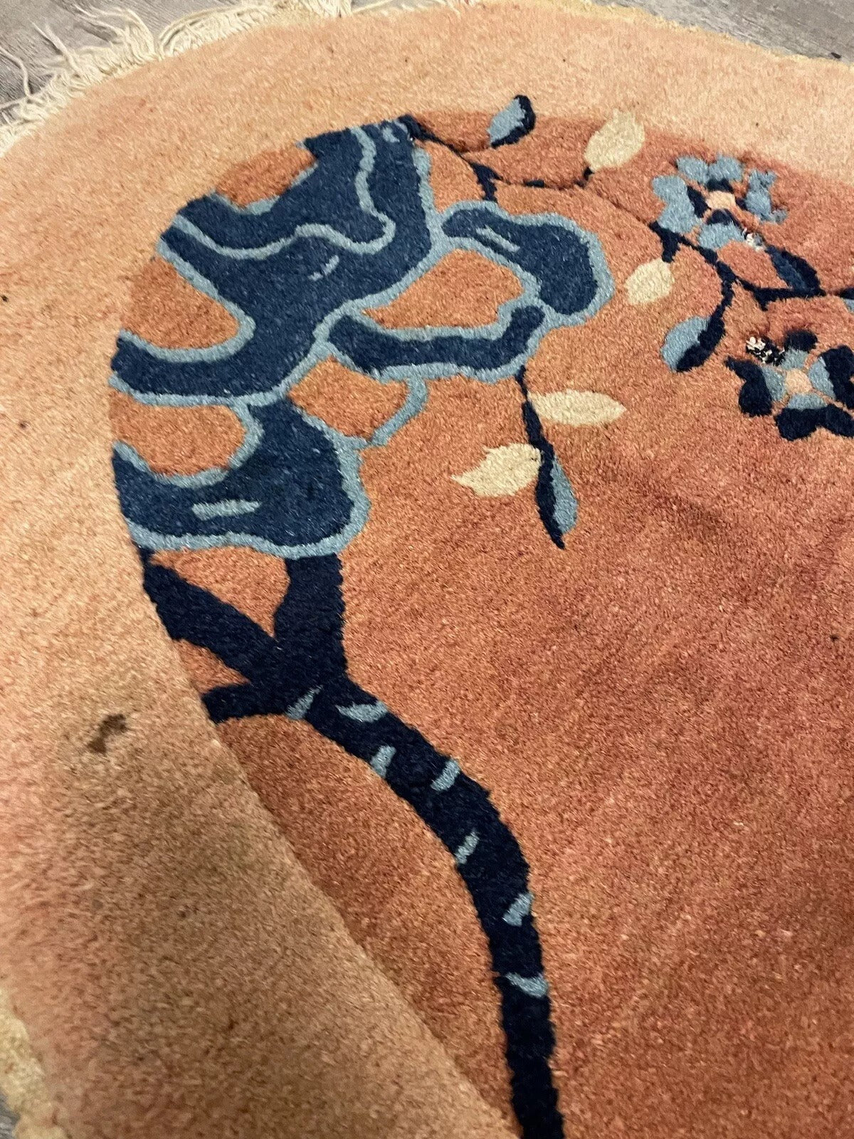 Elegant Antique Wool Rug – Traditional Chinese Craftsmanship