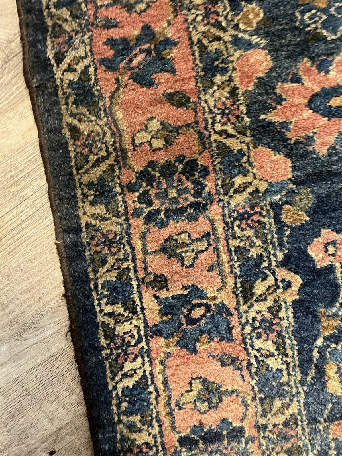 Floral Patterned Persian Lilihan Rug โ A Unique Collectible