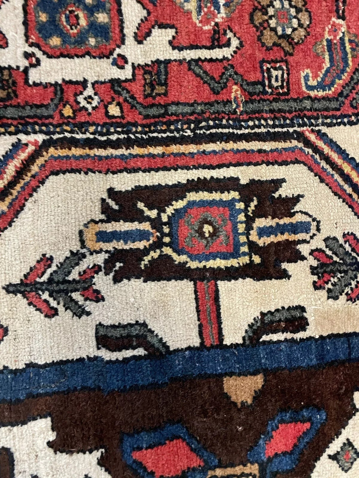 Decorative Hamadan wool rug suitable for classic interiors