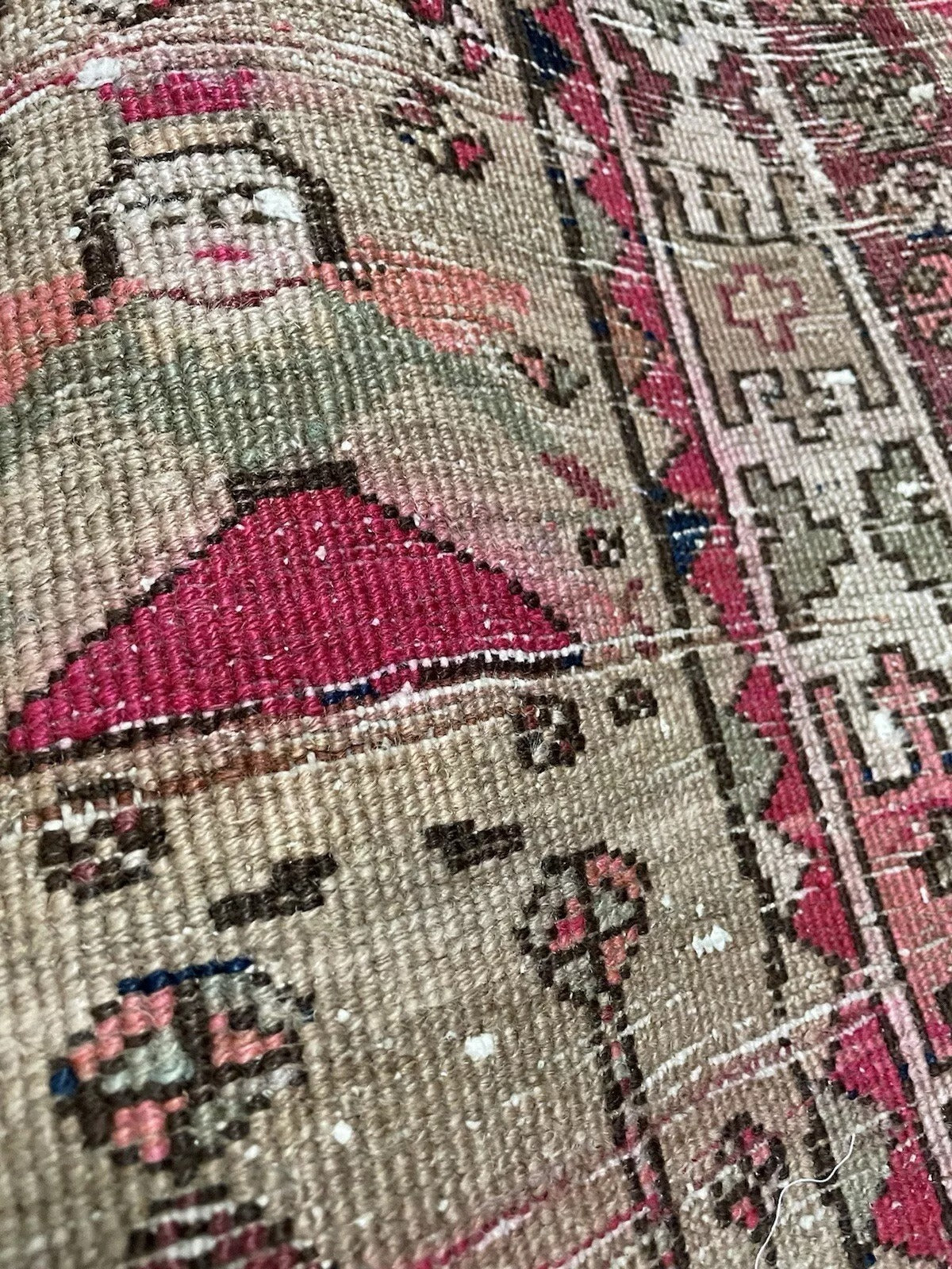 Corner view of antique Seraband rug showing border detail