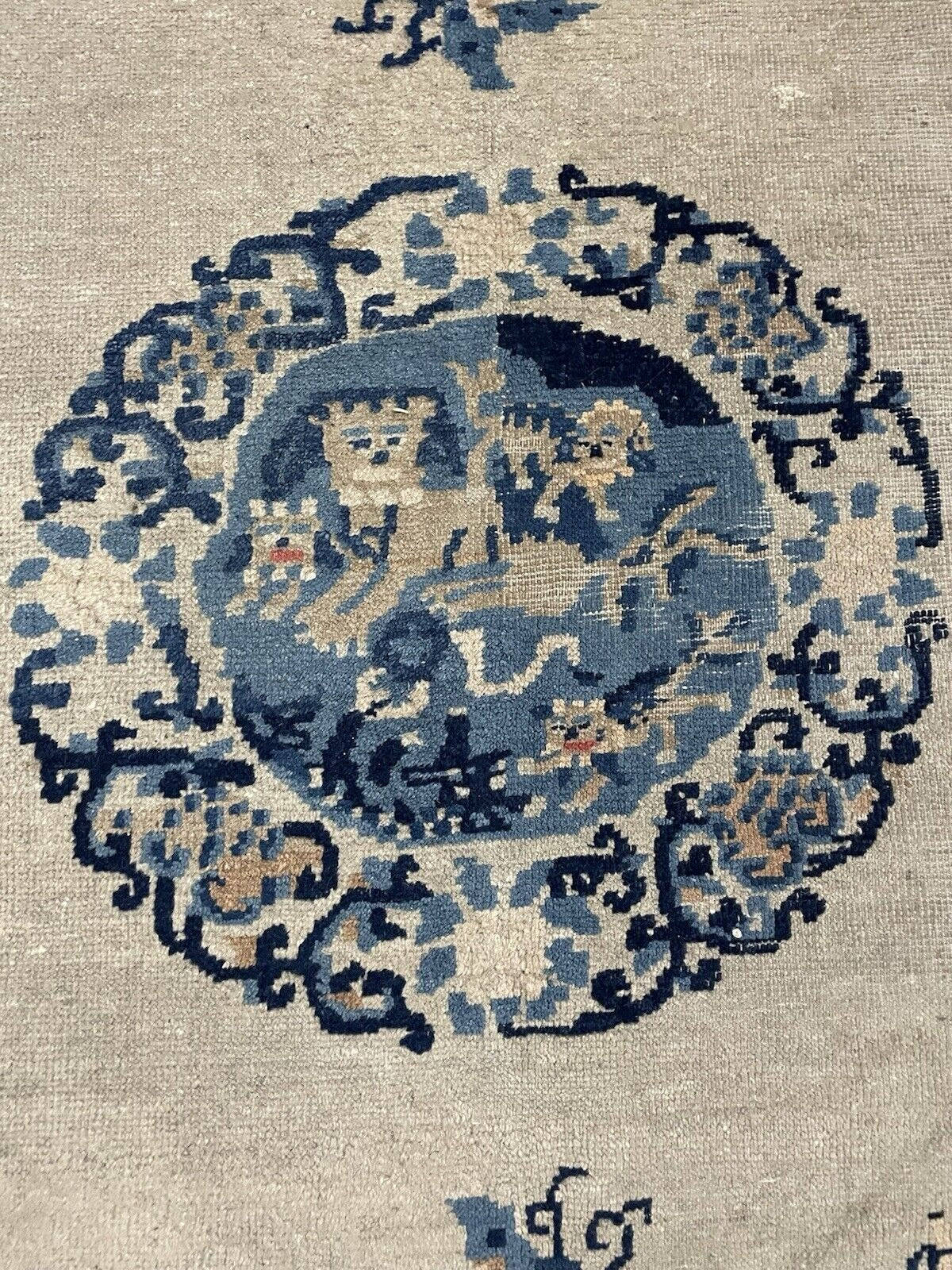 Timeless floral motif woven in natural wool