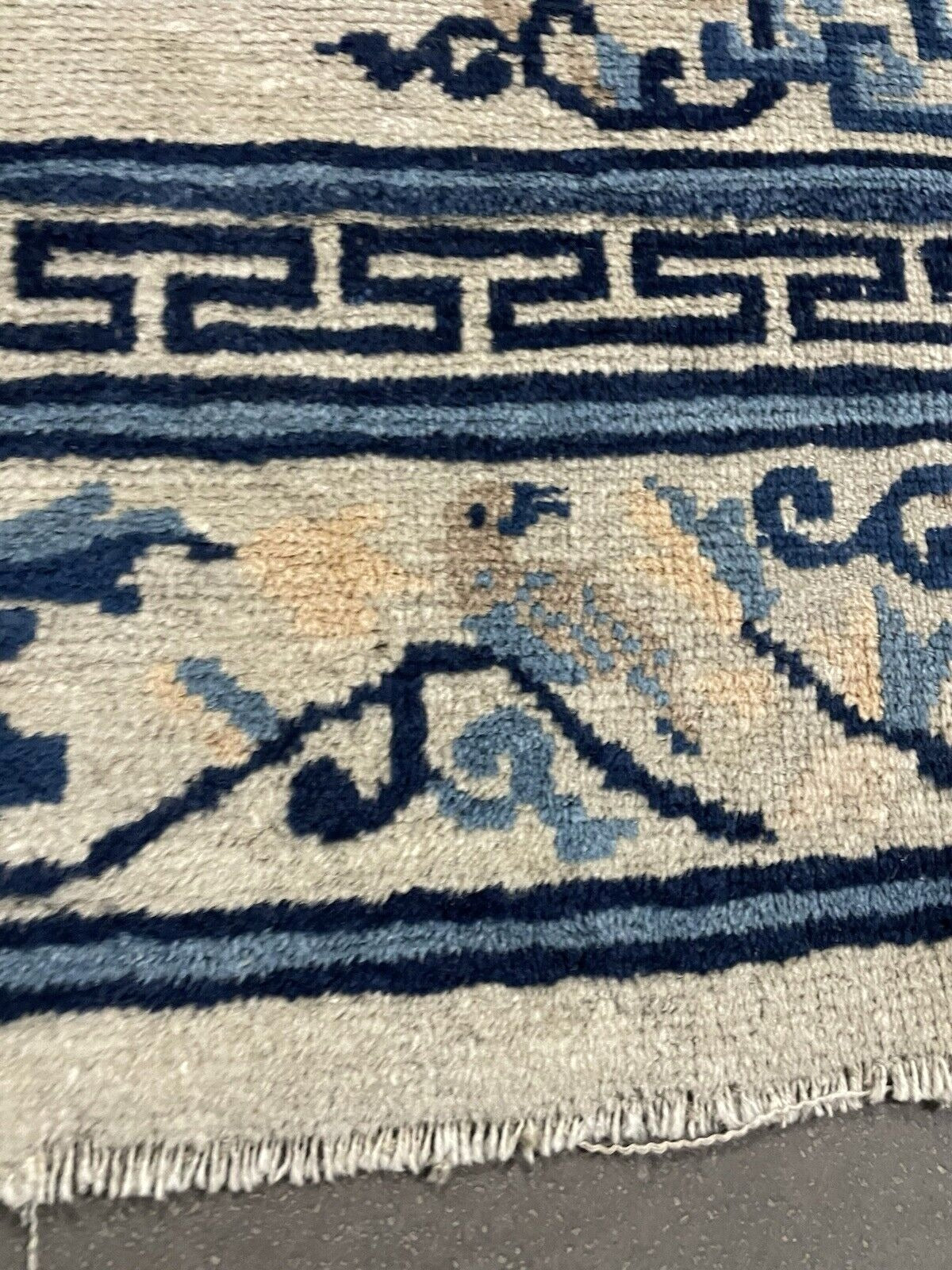 Architectural pattern detail on Feti rug