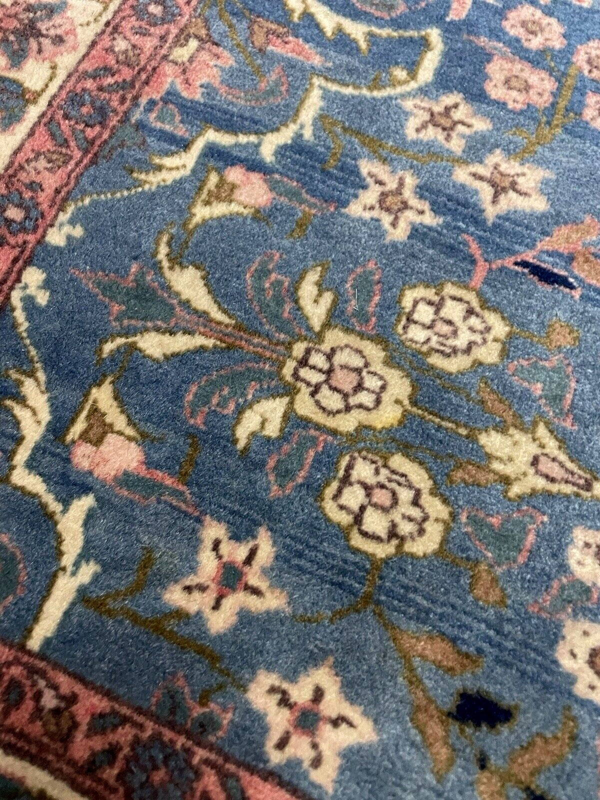 Luminous patina on wool surface from gentle aging