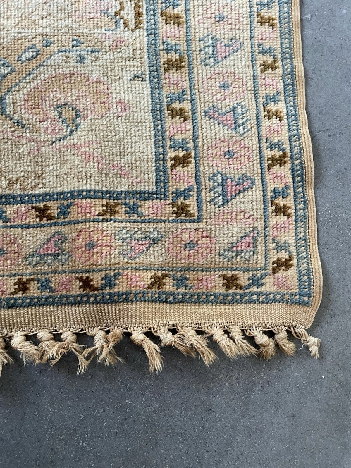 A section of the border showcasing the precise repetition of its pattern.