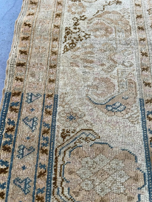 Close-up detail of the ivory mihrab arch and its structural form.