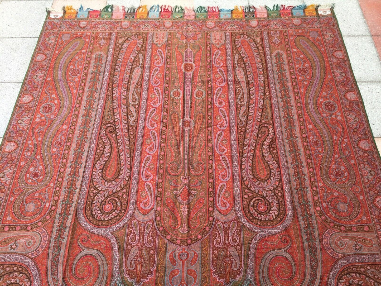 Detailed view of the Kashmir wool fibers, highlighting the shawl's luxury and softness