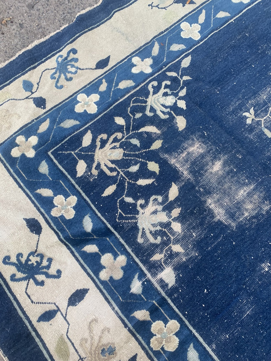 Vintage Chinese Peking rug showcasing hand-knotted craftsmanship.