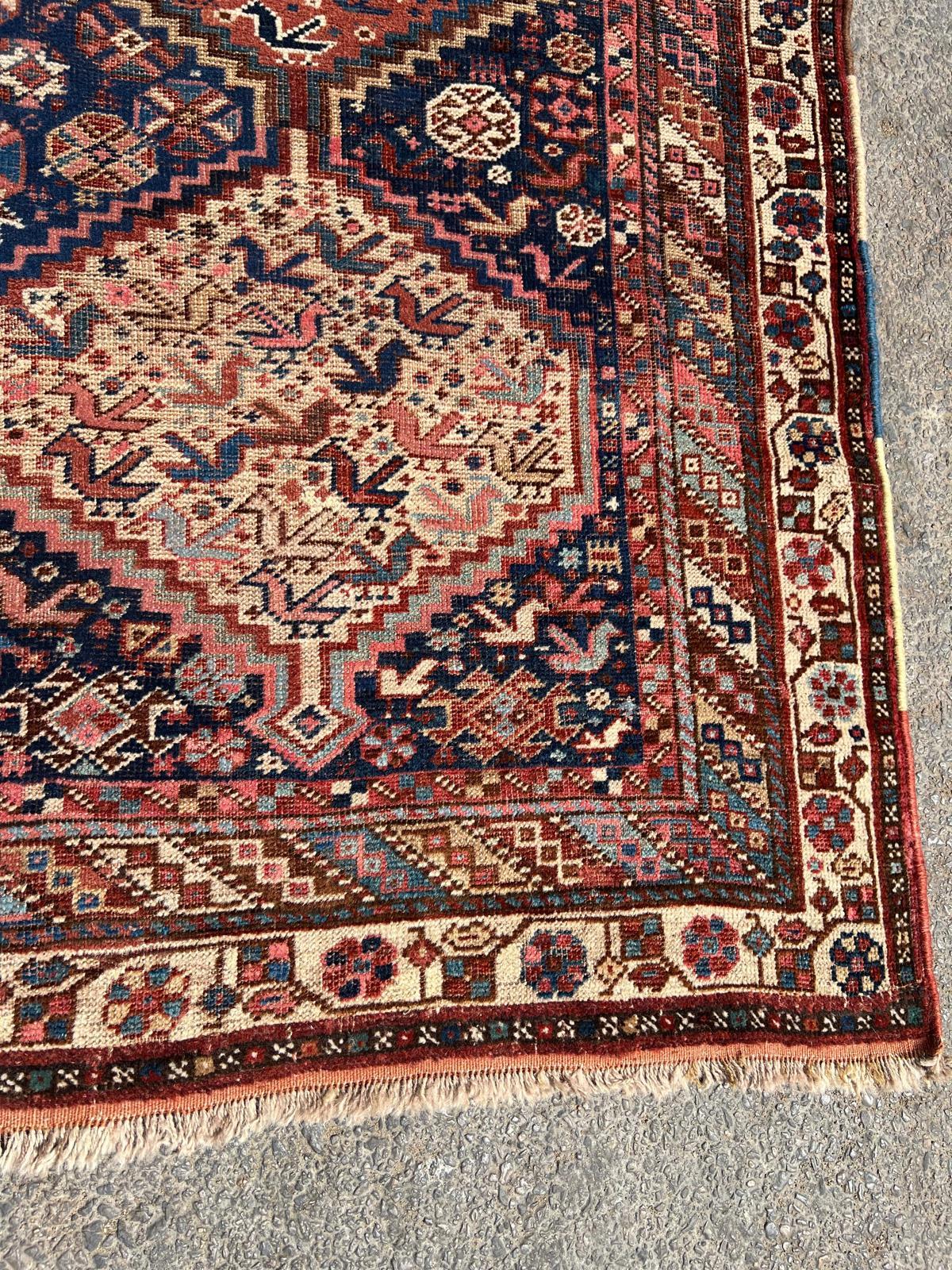Adjacent hexagon pattern continuity across rug field