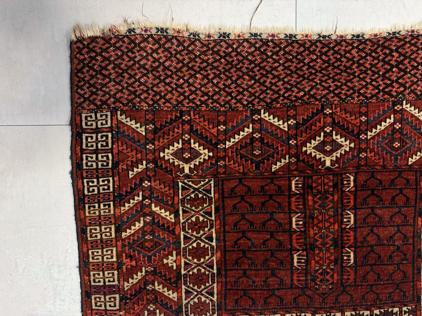 Close-up of the warm chocolate-brown elements and their contrast with the red.