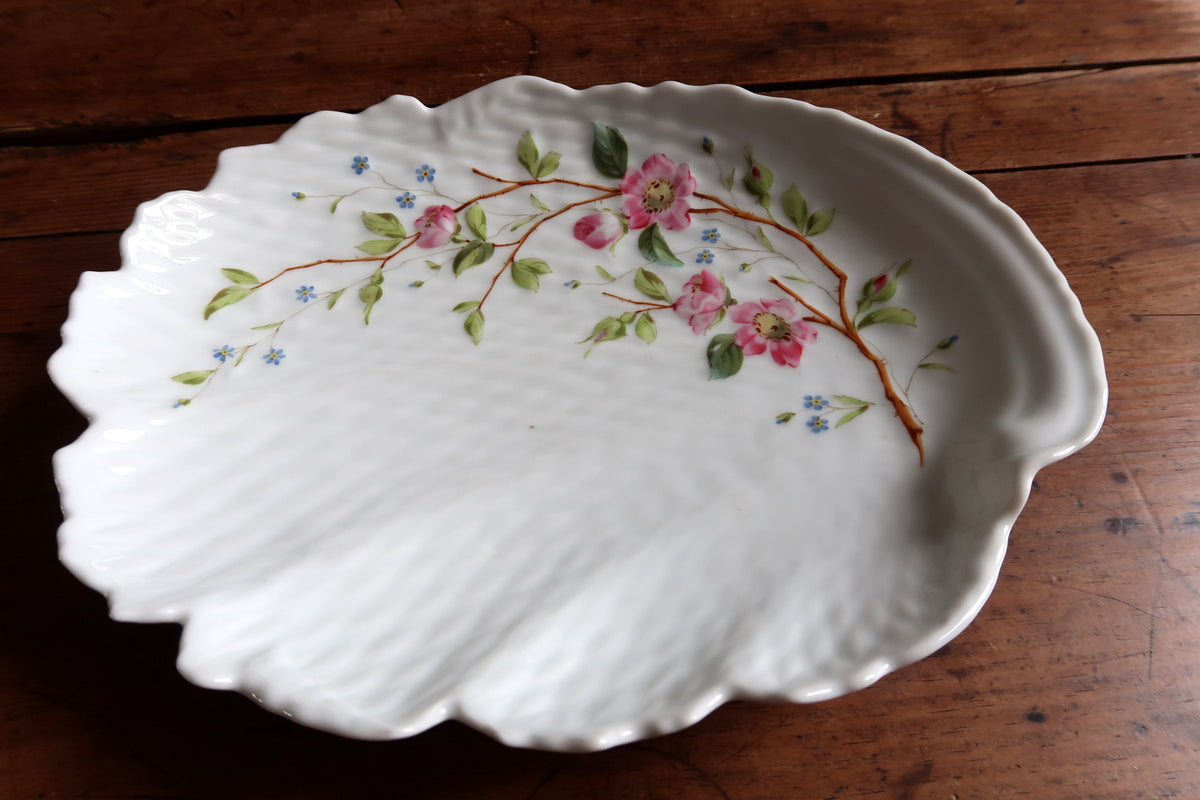 Full floral shell dish with pink rose-like blossoms, blue flowers and lobed edge