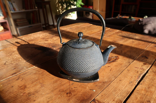 Japanese tetsubin style teapot, cast iron with traditional hobnail pattern