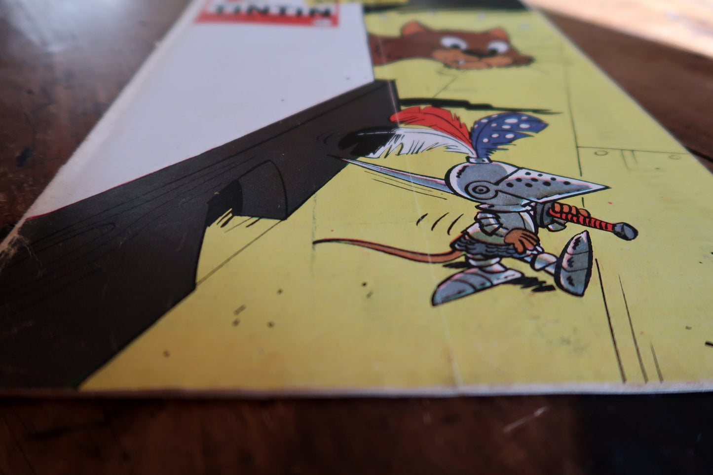 Authentic piece of 1950s European comic culture, Tintin No. 553, with a striking cover that makes it both a collectible and an attractive decorative piece.