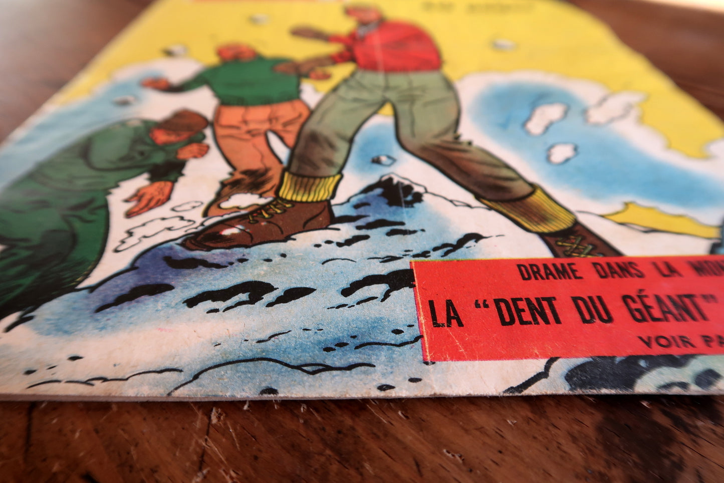 Nostalgic Tintin magazine issue from December 1958 with approximately 40 pages, structurally complete, suitable for collectors of bande dessinée or vintage European comics.