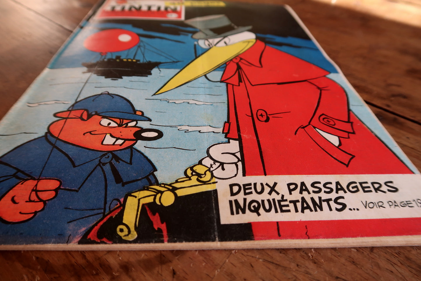 Nostalgic Tintin magazine issue from February 5, 1959, with 40 pages, in good condition with light edge wear only, cover colors vivid and intact, interior complete and bright throughout.