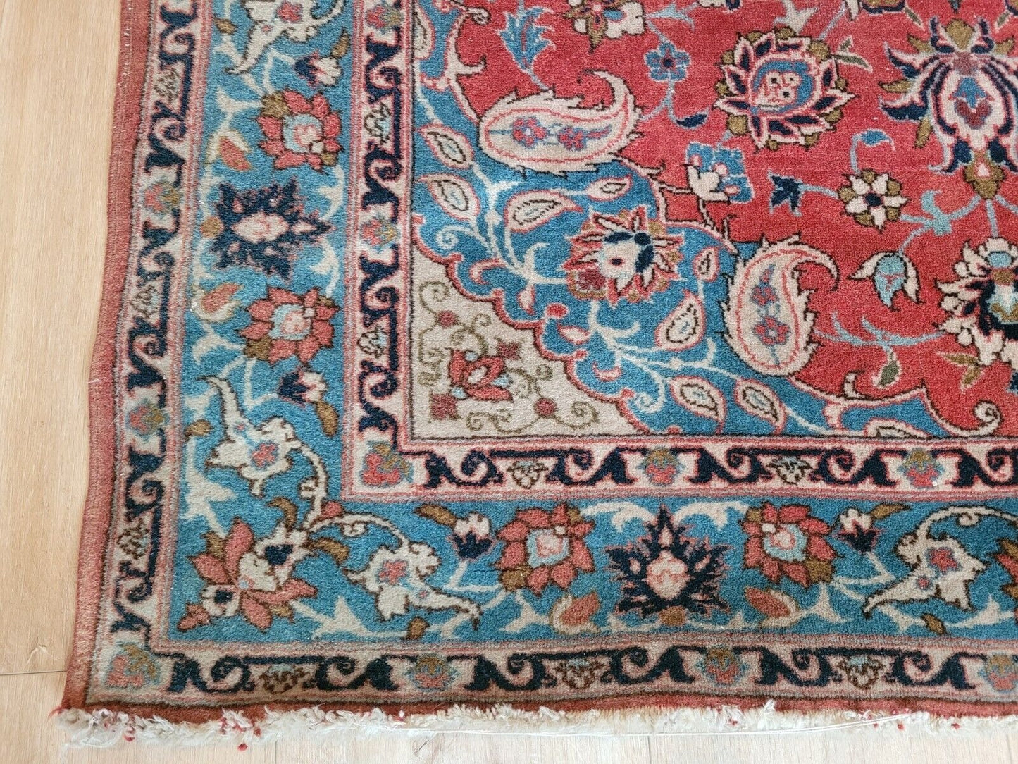 Persian rug borders featuring elegant hand-knotted designs