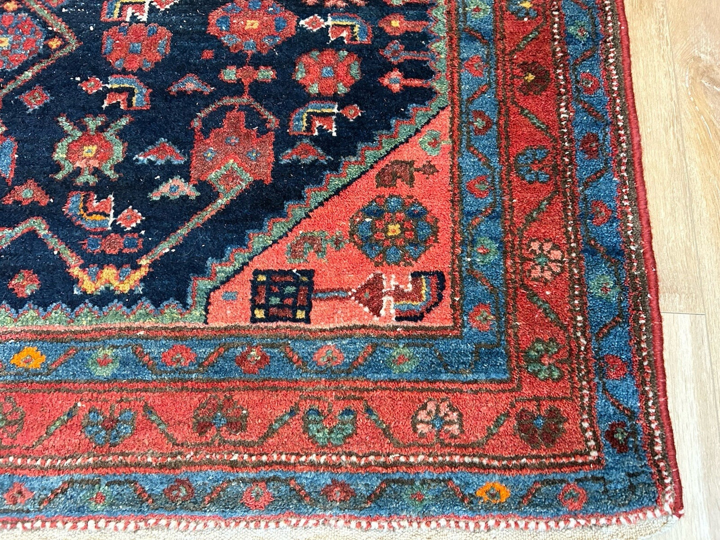 Collector’s Persian Hamadan rug with refined traditional weaving