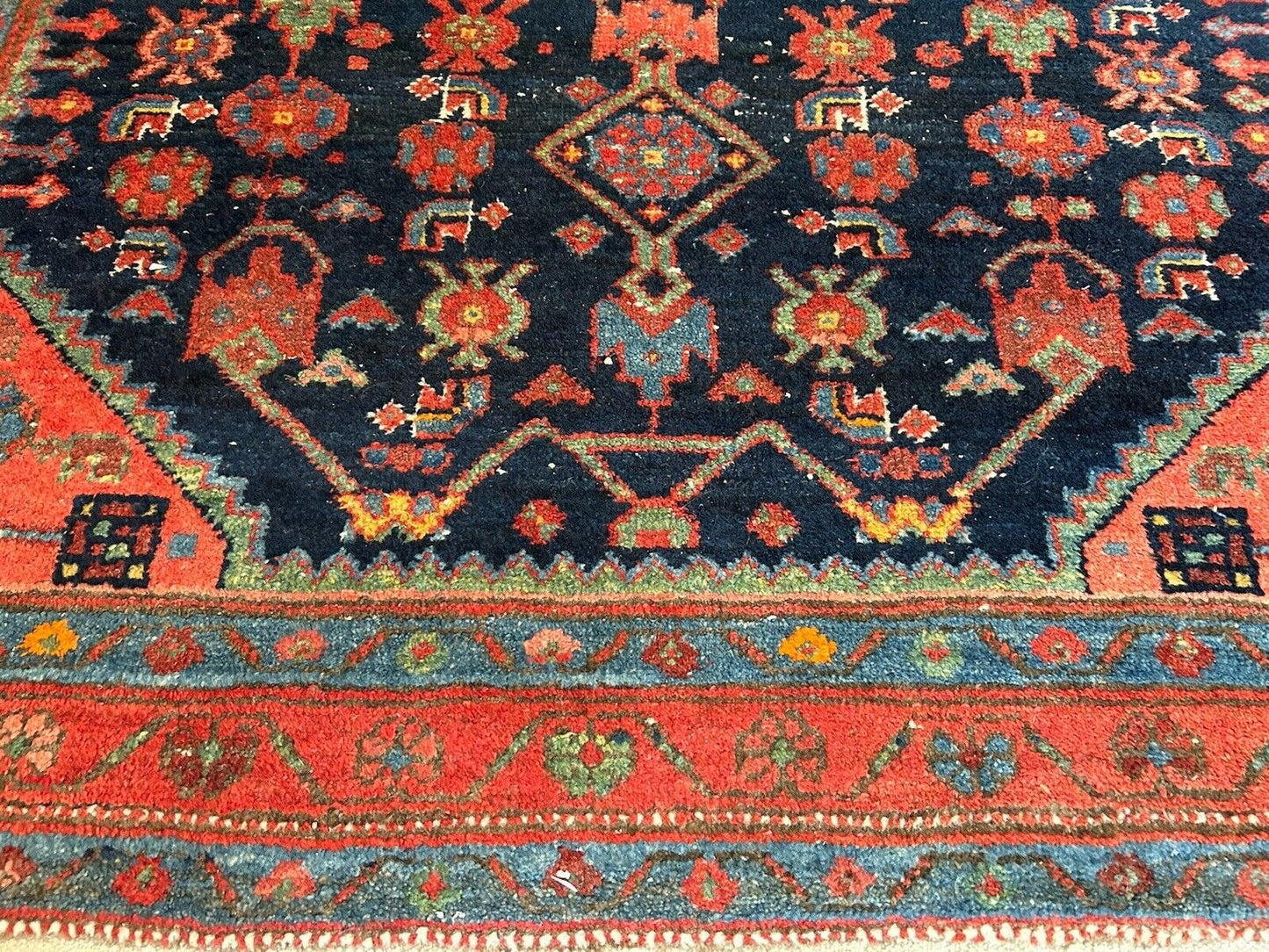Persian rug borders featuring elegant hand-woven designs