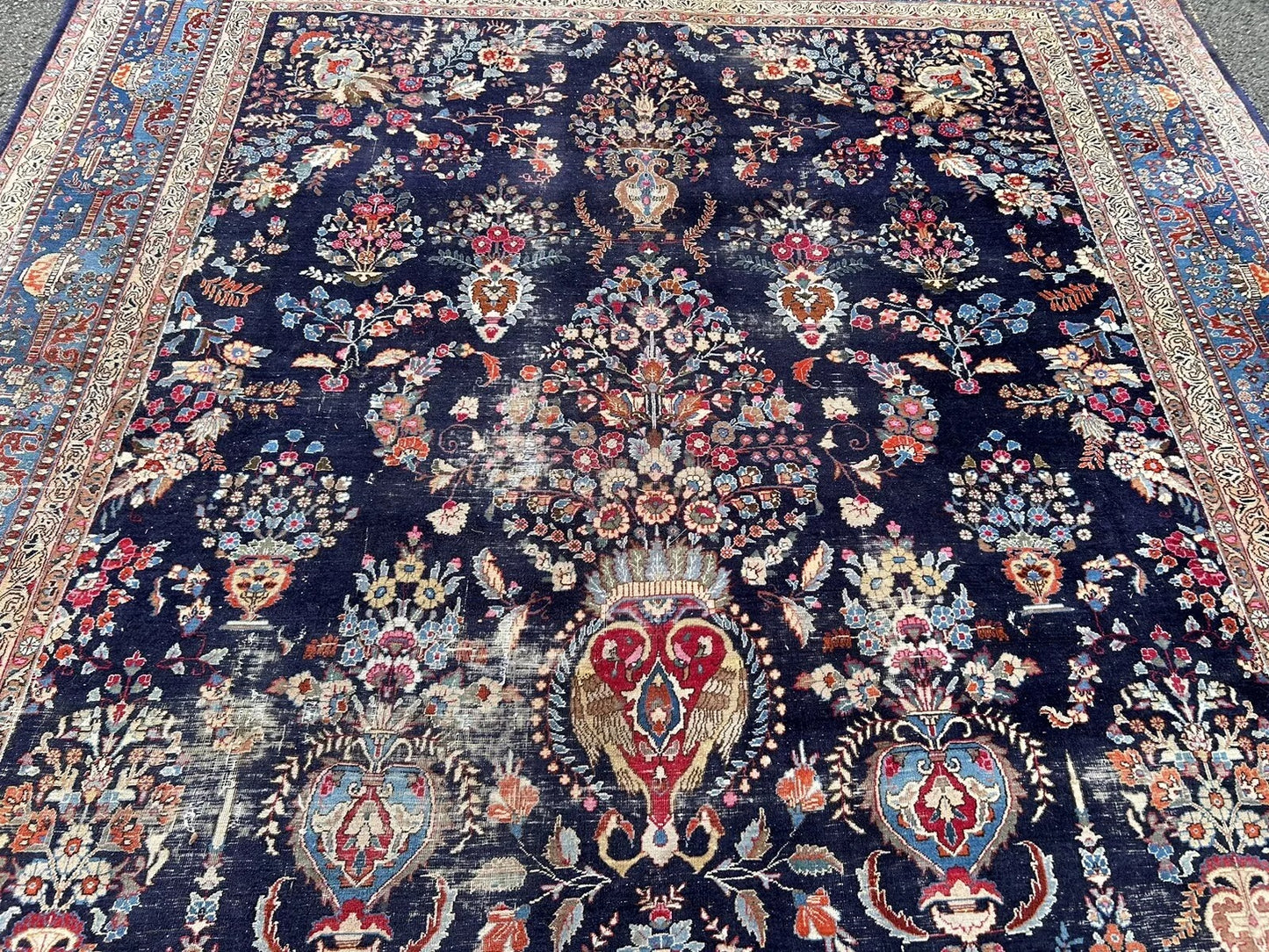Side border motif of Persian Kashan rug