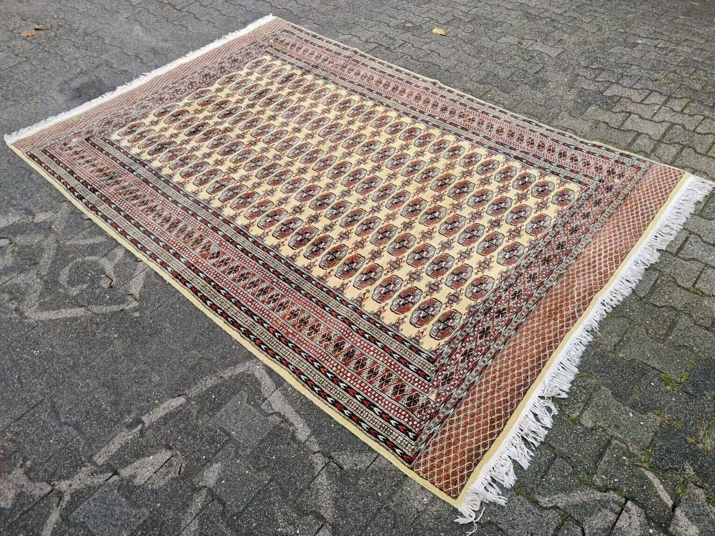 Close-up of gul pattern in black and red