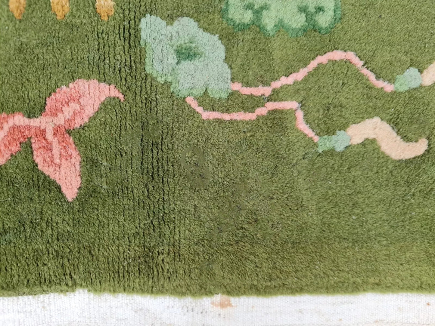 Central floral medallion on green wool Art Deco rug