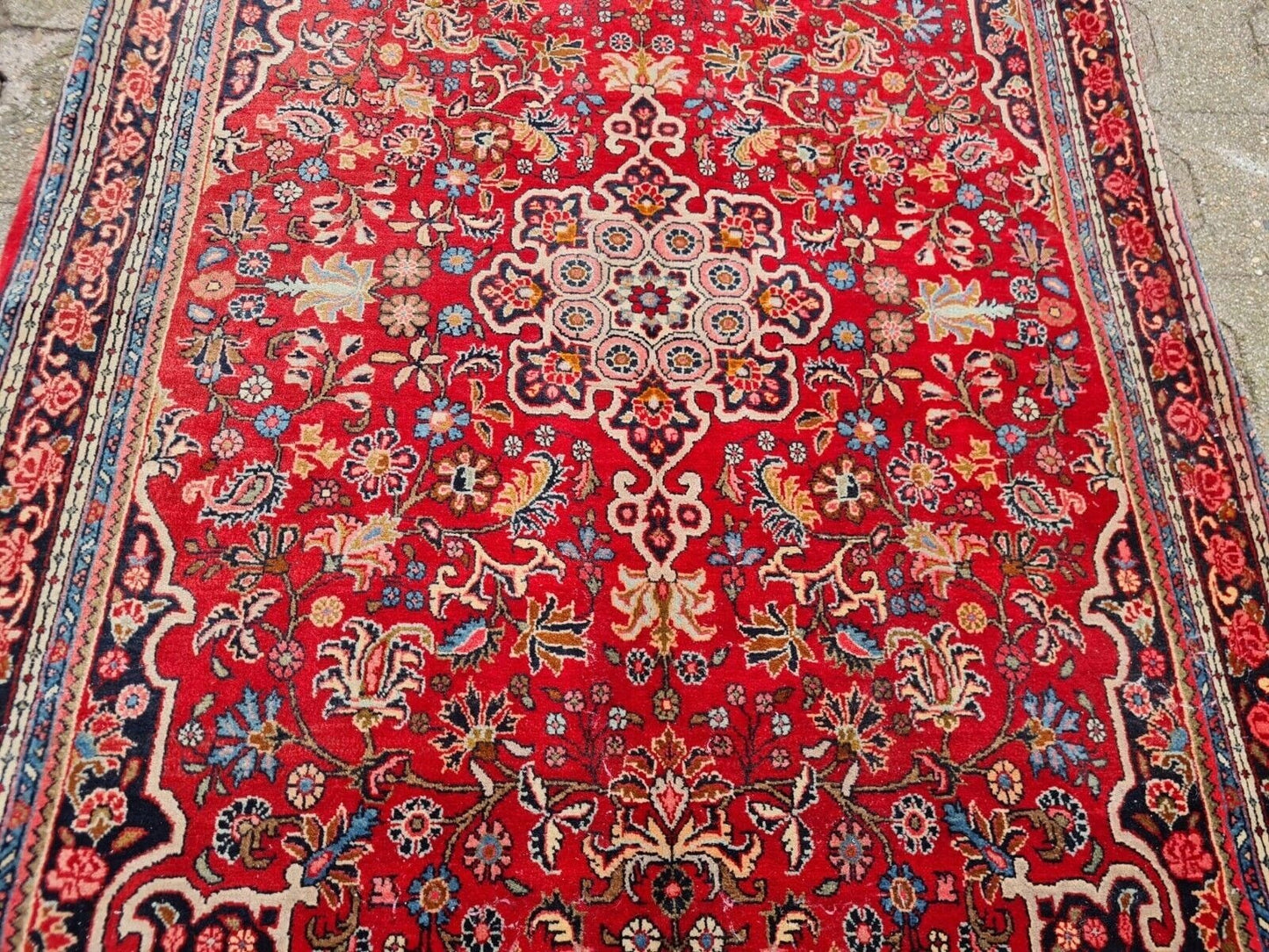 Bidjar rug corner with cream and blue border motifs
