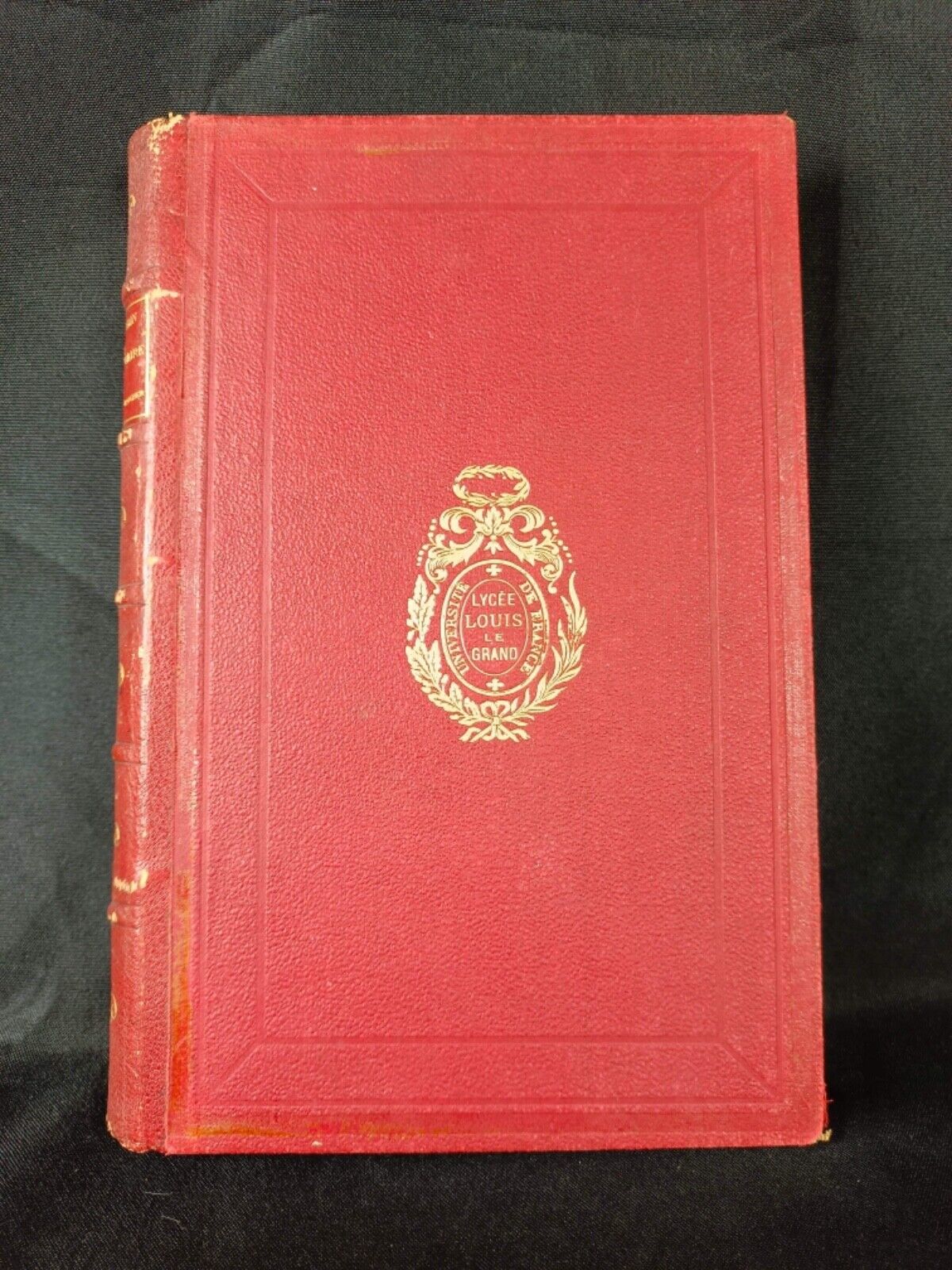 Rare vintage book Le Locataire des Demoiselles Rocher in fair condition