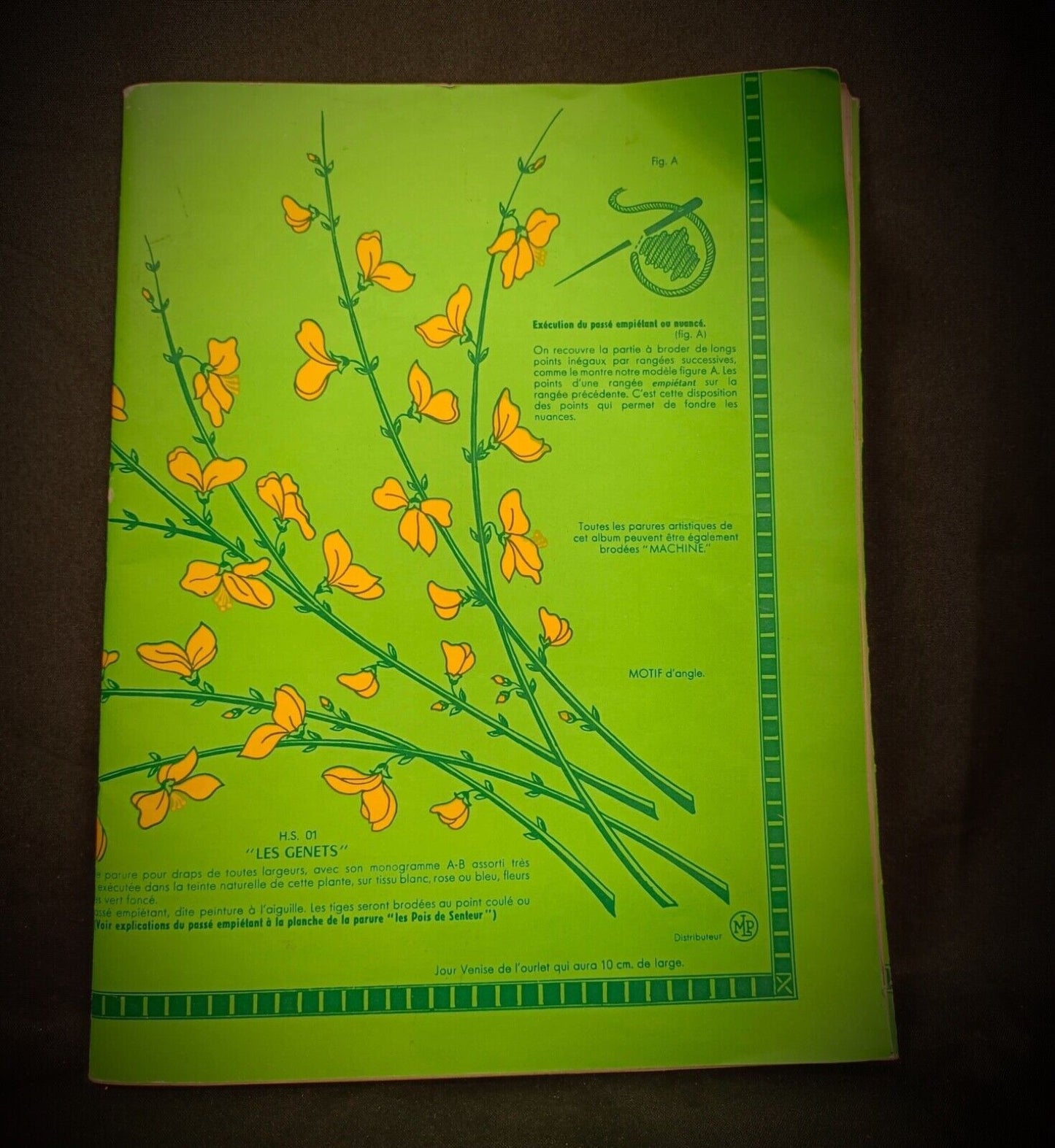 Special March issue of Le Journal des Brodeuses with historical embroidery art