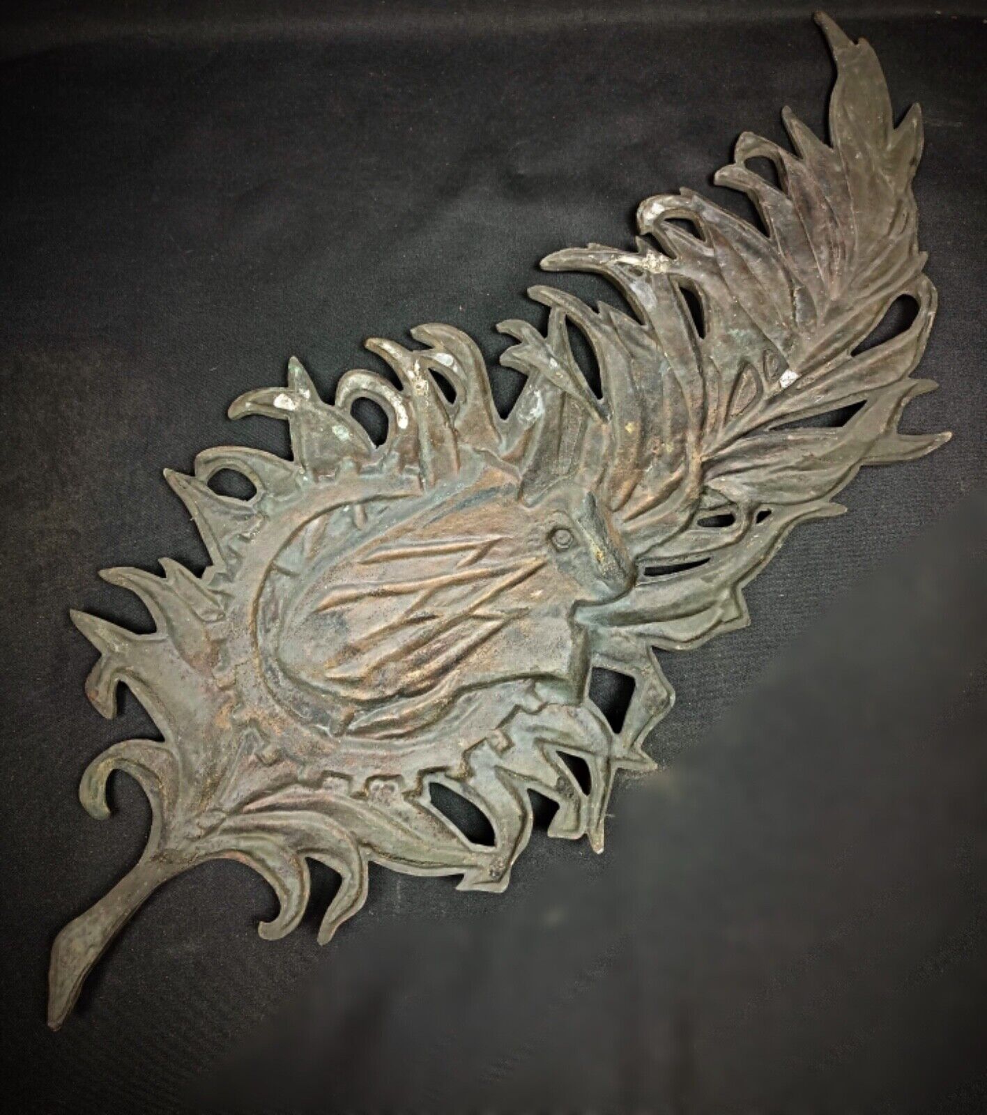 Side angle highlighting thin bronze profile