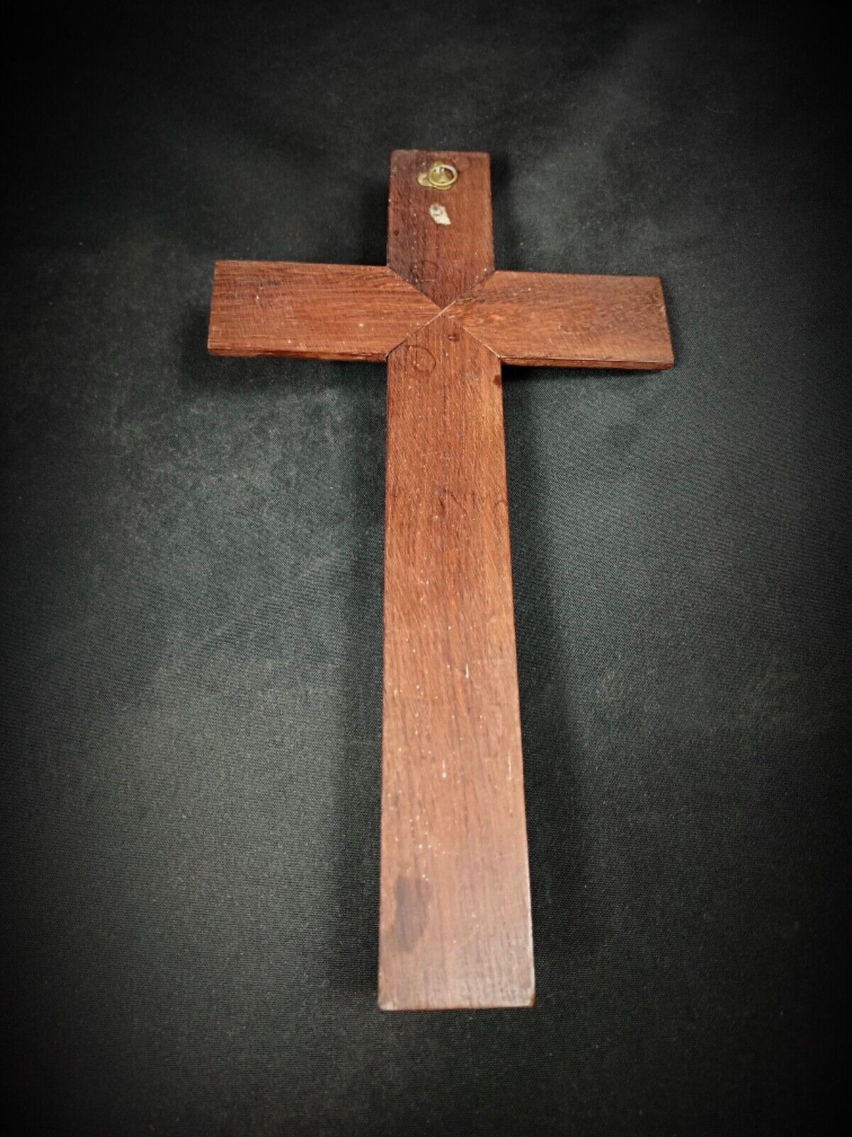 Side angle showing crucifix thin depth