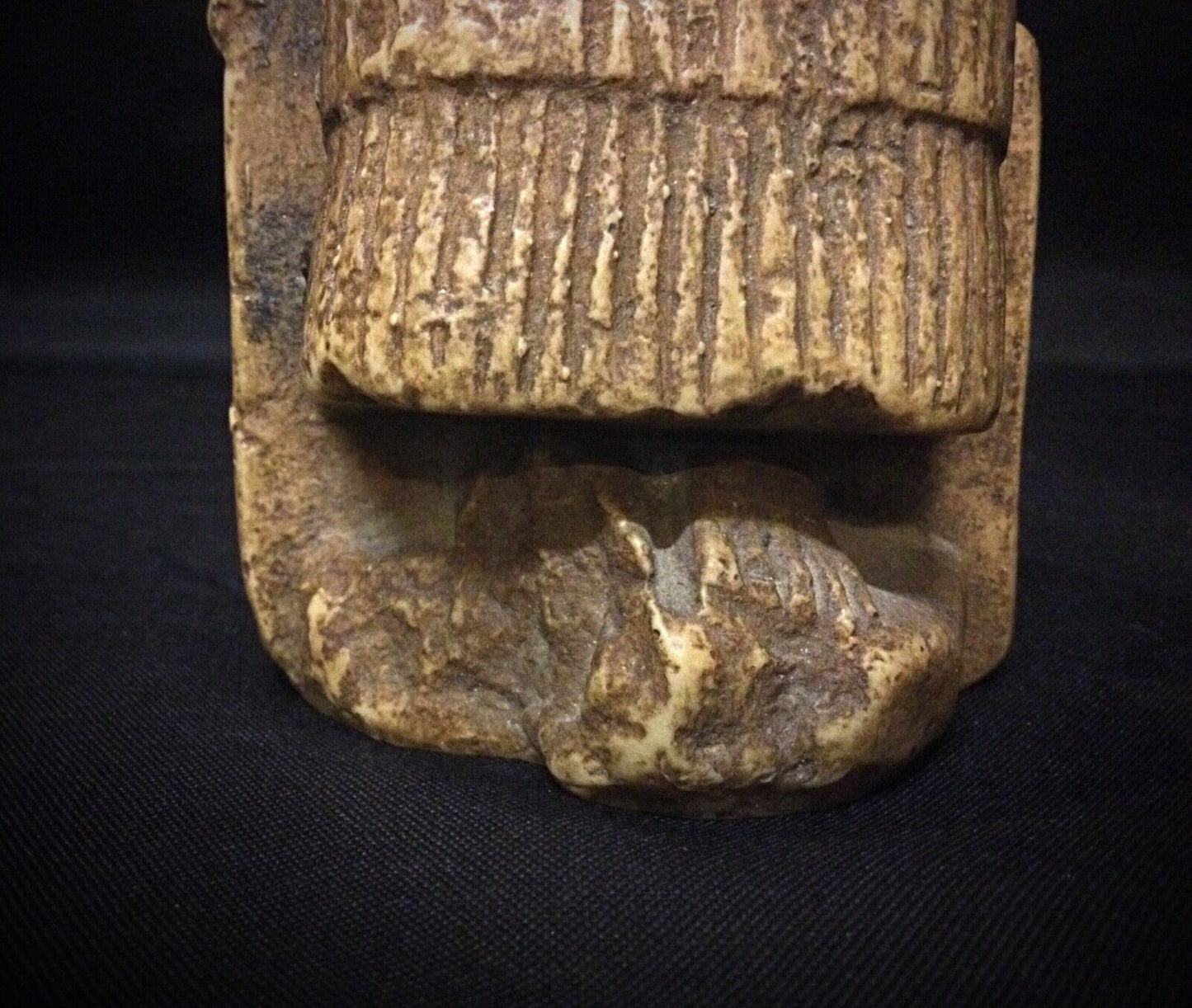 Neo-Sumerian-inspired art reproduction from the Louvre Museum.